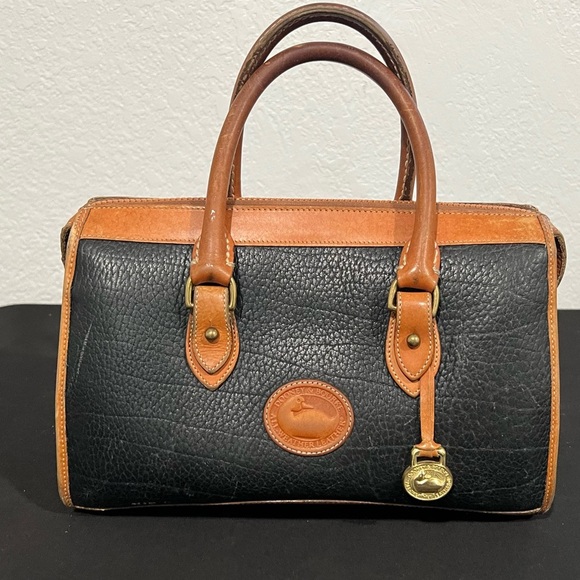 Lot of 2 classic Downey and Bourke purses cream drawstring and black satchel - Picture 2 of 12